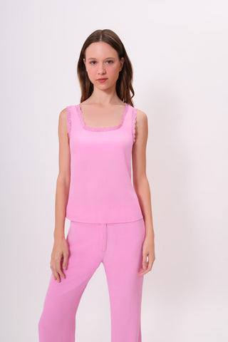 Model wearing the Lillie Tank Noir, size M