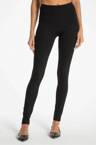 Model is wearing a black New York long leggings by Chloe Colette.